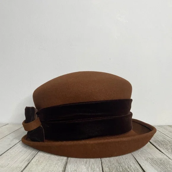 SOPRATTUTTO CAPPELLI Vintage Wool Felt Cloche Hat